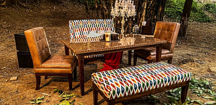 How to set a dining room