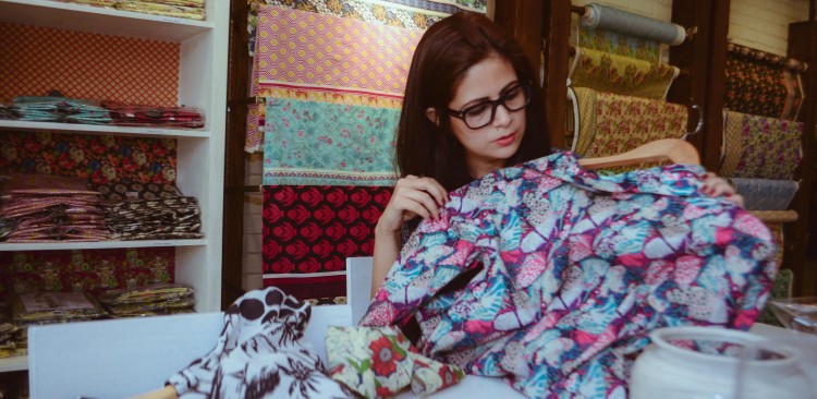 Sapphire lawn Amna Niazi