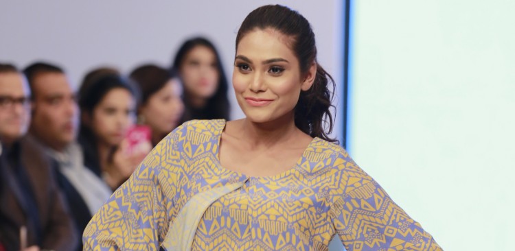 Tena Durrani - Daraz