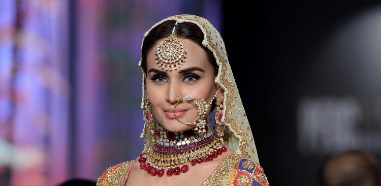 BRIDAL JEWELRY TO MELT HEARTS