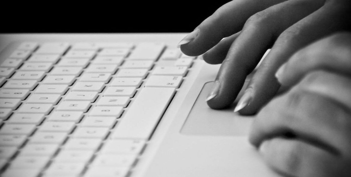 HOW TO DEAL WITH ONLINE TROLLS