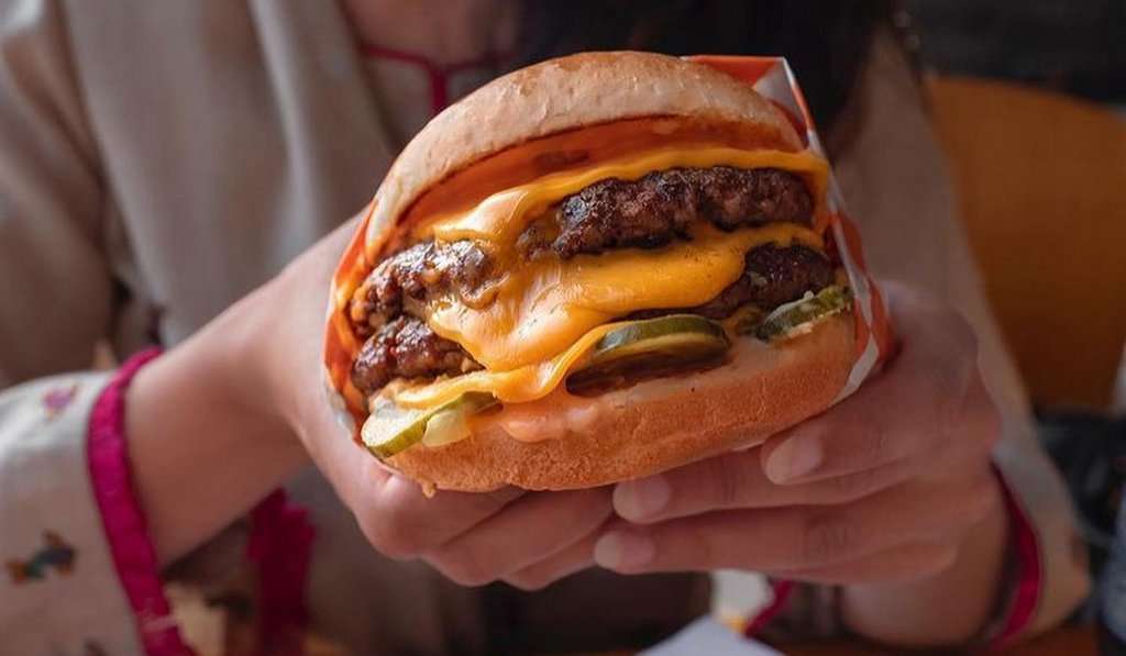 BEST BURGERS IN LAHORE: daily deli