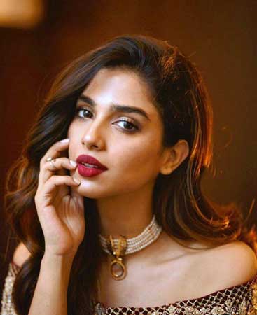 Pakistani underrated female actors