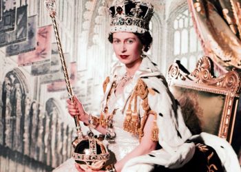 8 SERIES & DOCUMENTARIES ABOUT THE QUEEN & THE ROYAL FAMILY