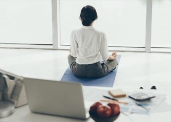 8 EASY MEDITATION TECHNIQUES TO PRACTICE AT WORK