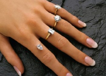 FINGER PIERCING IS THE NEW ENGAGEMENT RING TREND