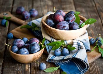 5 Health Benefits of Aloo Bukhara AKA Plums